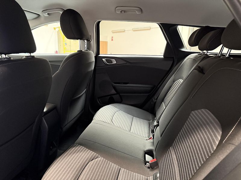 Kia Ceed 1.5 T-GDI 118kW Top SW DCT - fotka 12 z 14
