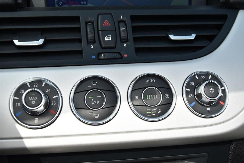BMW Z4 23i 150kW SERVISNÍ KNIHA ČR - fotka 20 z 26