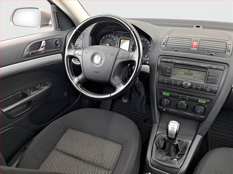 Škoda Octavia (2008) Scout 2.0 TDI, 4X4, Tempomat - fotka 7 z 17
