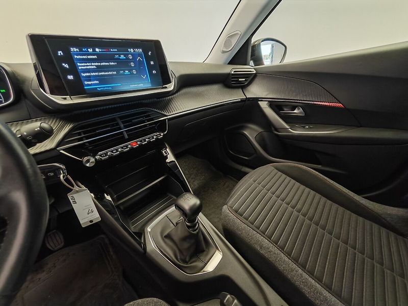 Peugeot 2008 1.2 Benzin - fotka 33 z 35