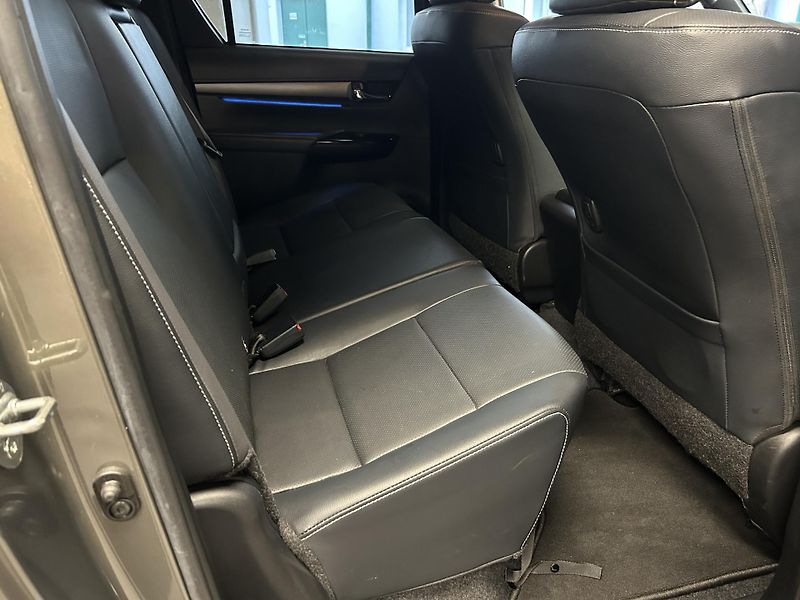 Toyota Hilux (2021) 2.8D-4D Double Cab 4x4 JBL - fotka 24 z 26