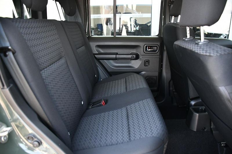 Suzuki Jimny 1,5 GLX AUTOMAT, 4X4 LONG - fotka 21 z 39