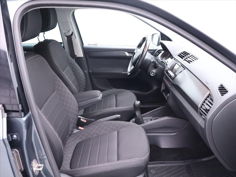 Škoda Fabia 1,2 TSI CZ Style Aut.Klima - fotka 11 z 26