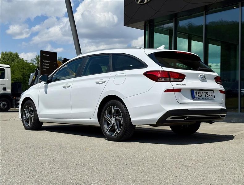 Hyundai i30 1,5 i  WG Family Comfort - fotka 2 z 23
