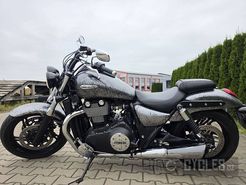Triumph Thunderbird Storm (2013) - fotka 16 z 20