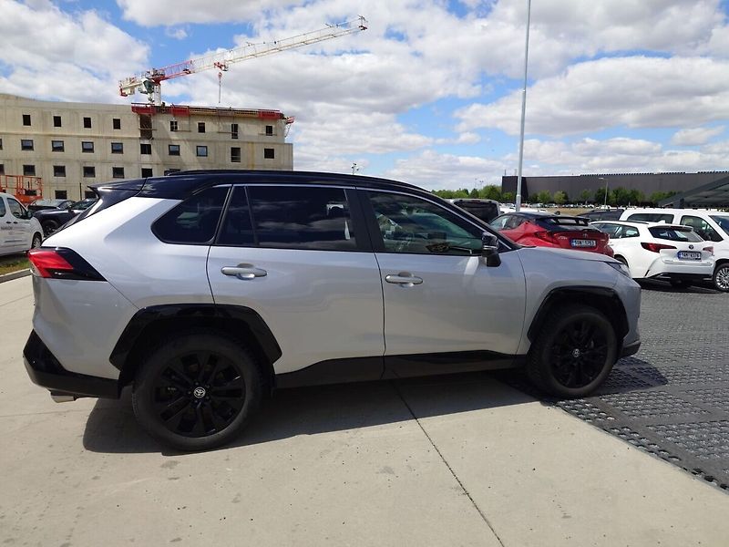 Toyota RAV4 SELECTION 4x4 2.5L HYBRID - fotka 8 z 14