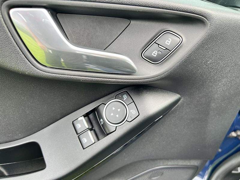 Ford Fiesta 1,1 52KW,KLIMA,HL.PRUHů,78TKM - fotka 29 z 41