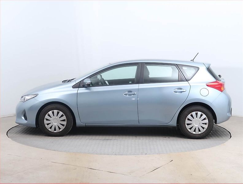 Toyota Auris (2013) 1.3 Dual VVT-i - fotka 3 z 14