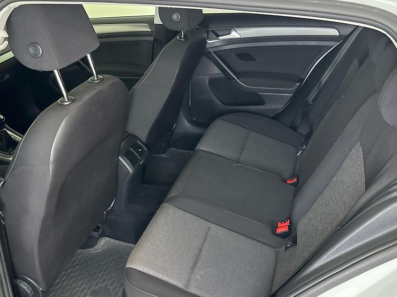 Volkswagen Golf Trendline - fotka 8 z 27