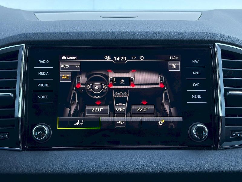 Škoda Karoq (2022) DSG 1.5 TSI / 110 kW / STYLE P - fotka 29 z 30