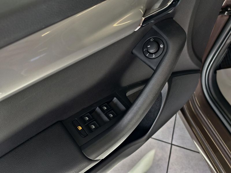 Škoda Octavia 1.4 TSi 110kW, PDC, TEMPOMAT  - fotka 17 z 22