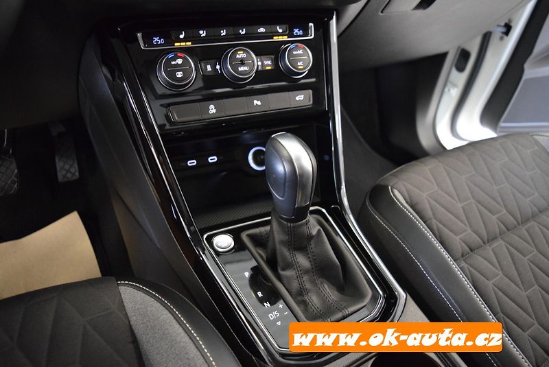 Volkswagen Touran 2.0 TDI HIGH. 7 MÍST 61 000 KM - fotka 37 z 52