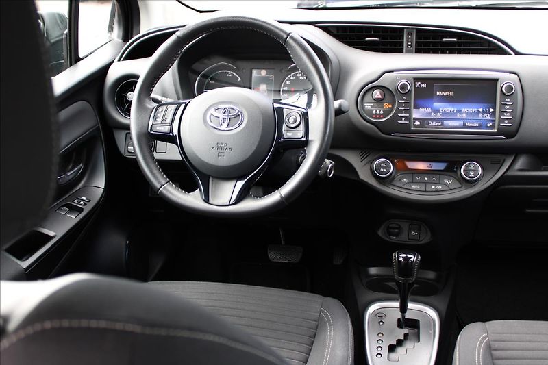 Toyota Yaris 1,5 Hybrid Comfort, Kamera - fotka 11 z 28