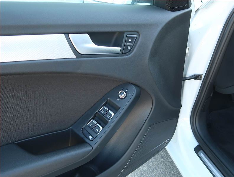 Audi A4 (2013) S-Line 2.0 TDI, 4X4, Automat - fotka 17 z 19