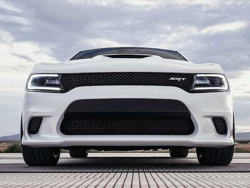 Dodge Charger SRT Hellcat.