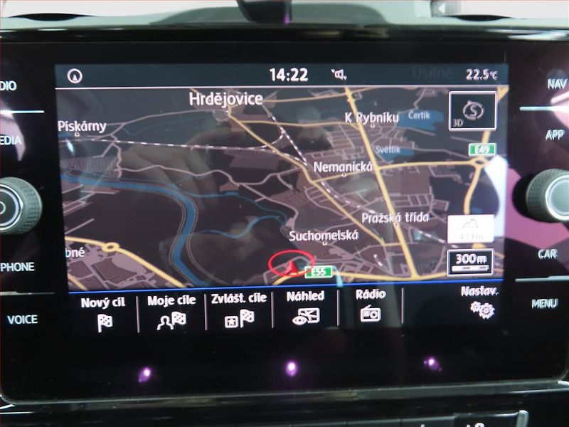 Volkswagen Golf (2018) Highline 2.0 TDI, Serv.kniha - fotka 15 z 21
