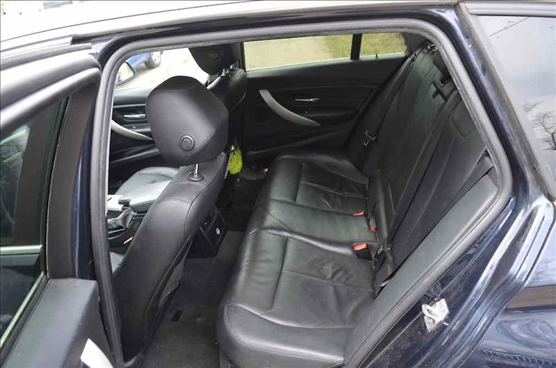 BMW Řada 3 (2016) 320D XDRIVE TOURING AT - fotka 21 z 25