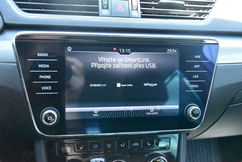 Škoda Superb (2019) Style 2.0 TDI 140kW DSG - fotka 16 z 34