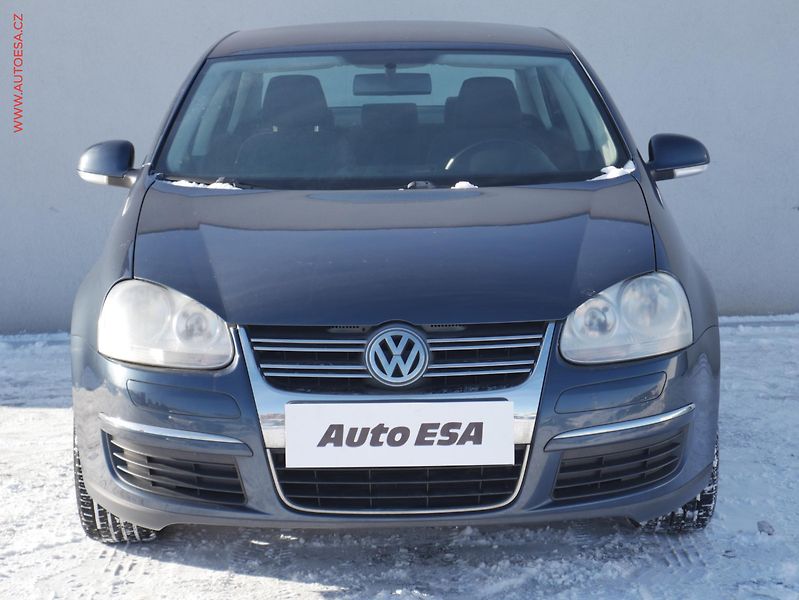 Volkswagen Jetta (2007) 1.6i, ČR, autoAC - fotka 2 z 16