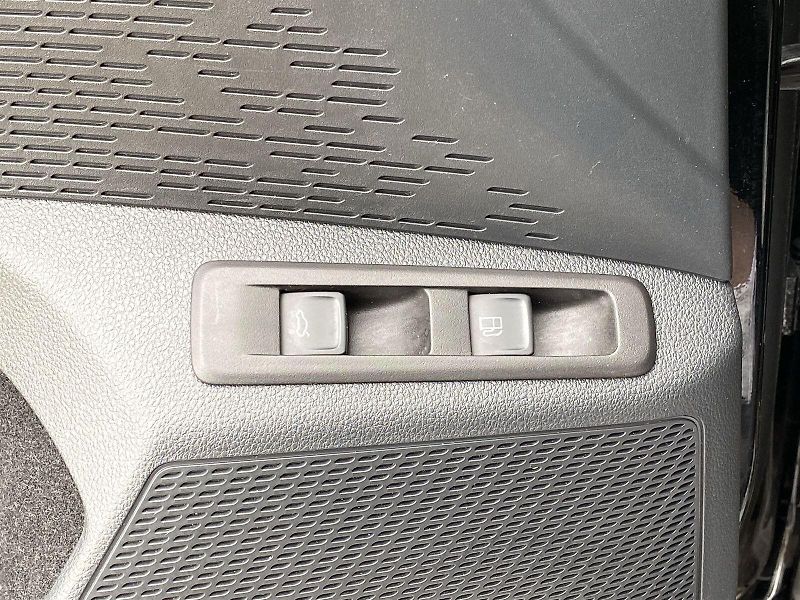 Škoda Octavia (2024) Combi 1.4 TSI iV DSG RS - fotka 22 z 35