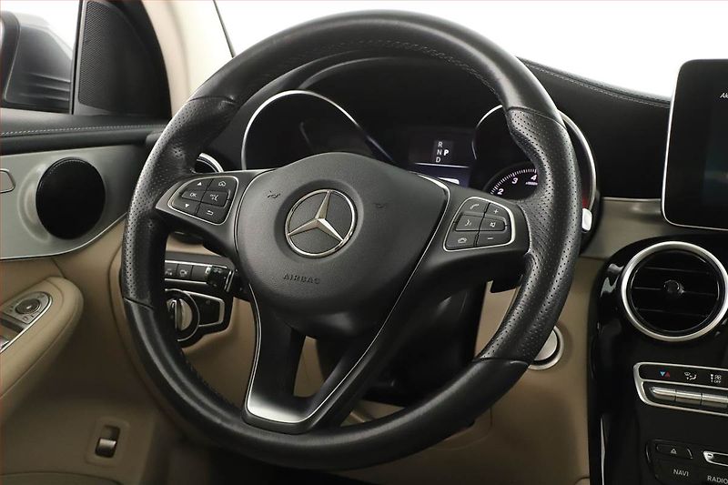 Mercedes-Benz GLC (2018) 300 - fotka 11 z 29