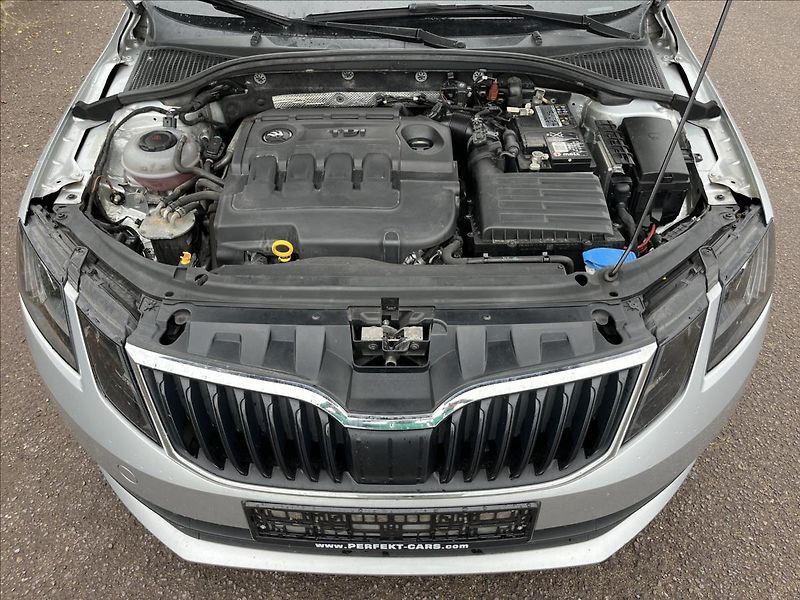 Škoda Octavia 1,6 TDi KLIMA TAŽNÉ SERVIS - fotka 27 z 34