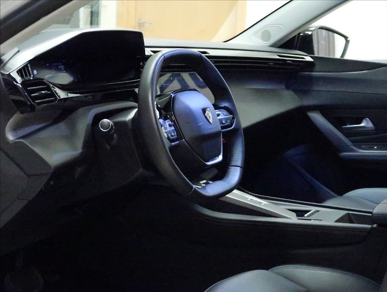 Peugeot 308 1,5 BlueHDi  AT ALLURE NAVI ČR - fotka 9 z 47