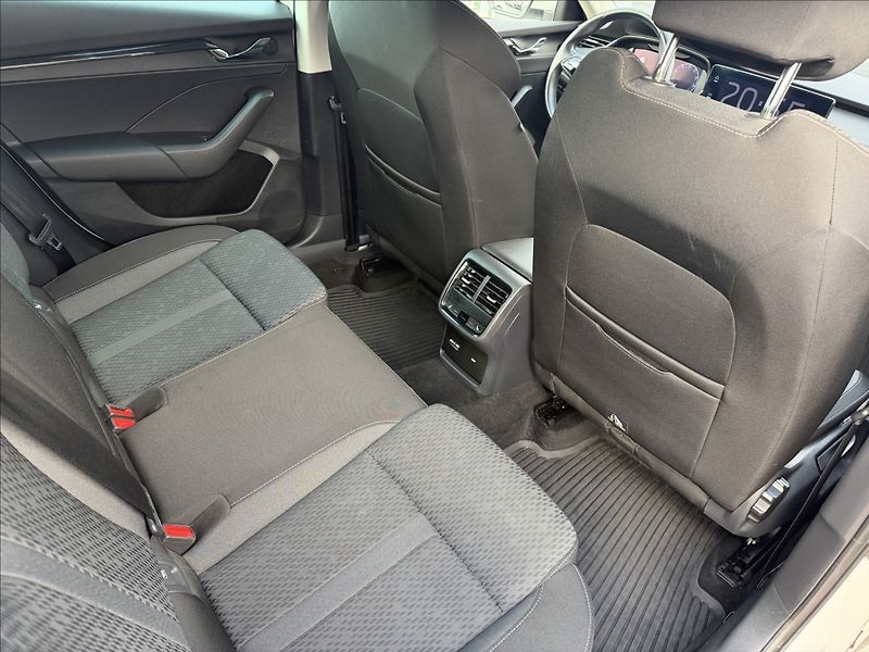 Škoda Octavia IV 2.0 TDI Ambition/Virtual/Fu - fotka 27 z 28