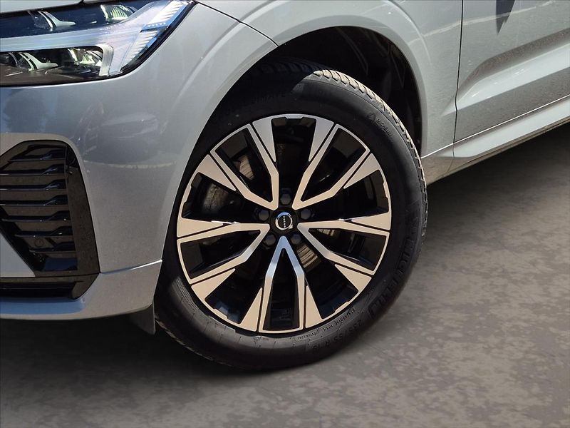 Volvo XC60 2,0 B4 AWD Plus Dark - fotka 6 z 17
