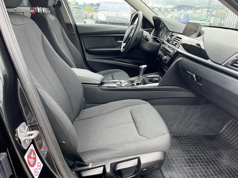 BMW Řada 3 (2016) 320d xDrive - fotka 11 z 14