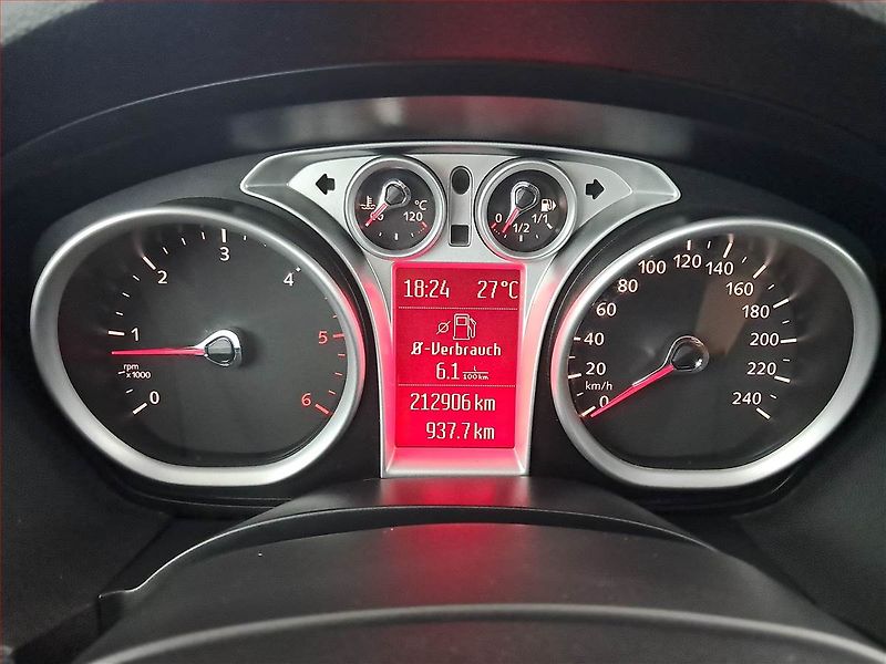 Ford Kuga (2010) 2.0 TDCi, Navi, Tempomat - fotka 11 z 16