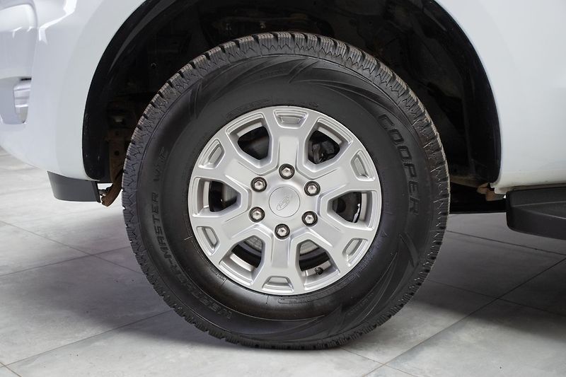 Ford Ranger 2.0 XLT*Naviják*4x4*TAŽNÉ*ČR 1 - fotka 33 z 40