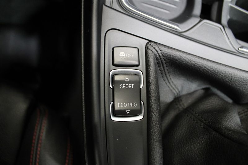 BMW Řada 2 2,0 220i 135KW cabrio - fotka 32 z 37
