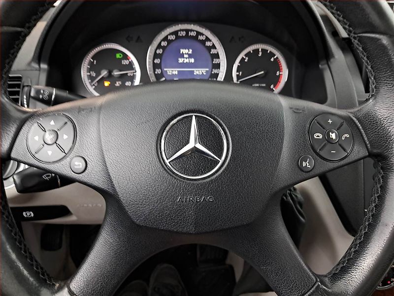 Mercedes-Benz Třídy C (2008) C 320 CDI 4MATIC, 4X4 - fotka 18 z 19
