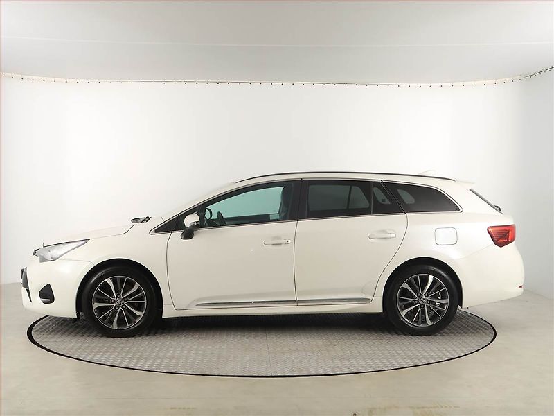 Toyota Avensis (2015) 2.0 D-4D, Navi, Tempomat - fotka 3 z 17