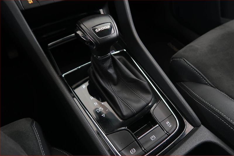 Škoda Karoq (2023) 2.0 TDI - fotka 13 z 17