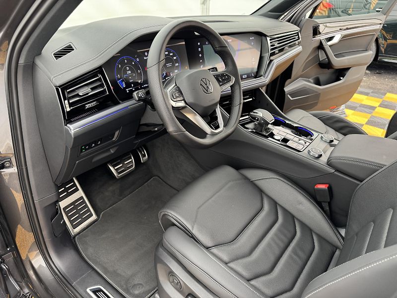 Volkswagen Touareg 3.0Tdi*1-MAJ*DPH*R-LINE*HUD* - fotka 9 z 47