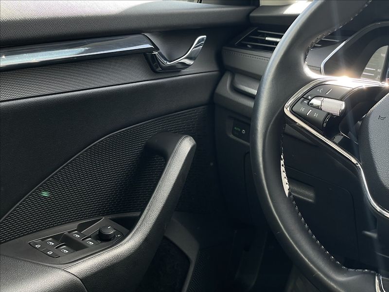 Škoda Octavia 2,0 TDI Combi Ambition Plus - fotka 13 z 22