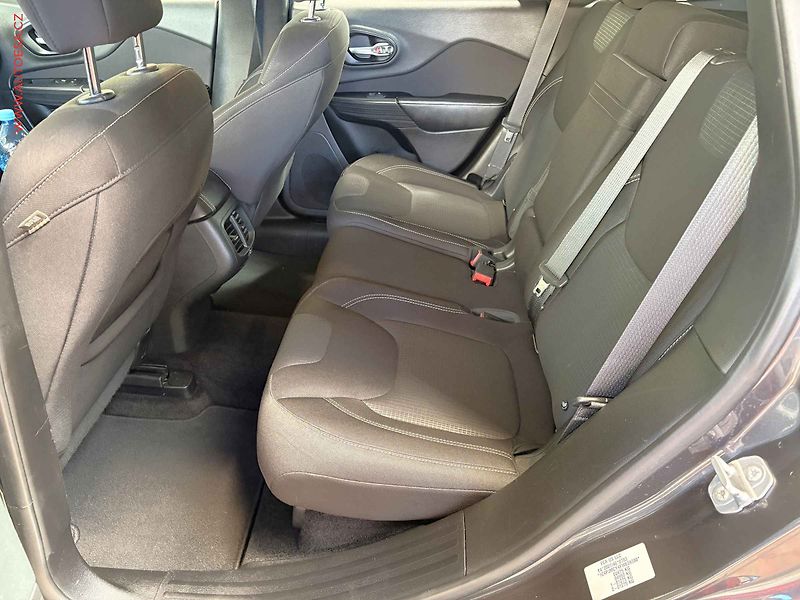 Jeep Cherokee (2015) 2.0 CRD 4x4, servis.kniha, AT - fotka 10 z 20