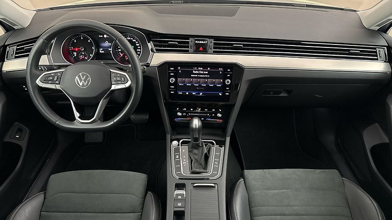 Volkswagen Passat 2.0 TDI DSG Elegance Variant - fotka 8 z 26