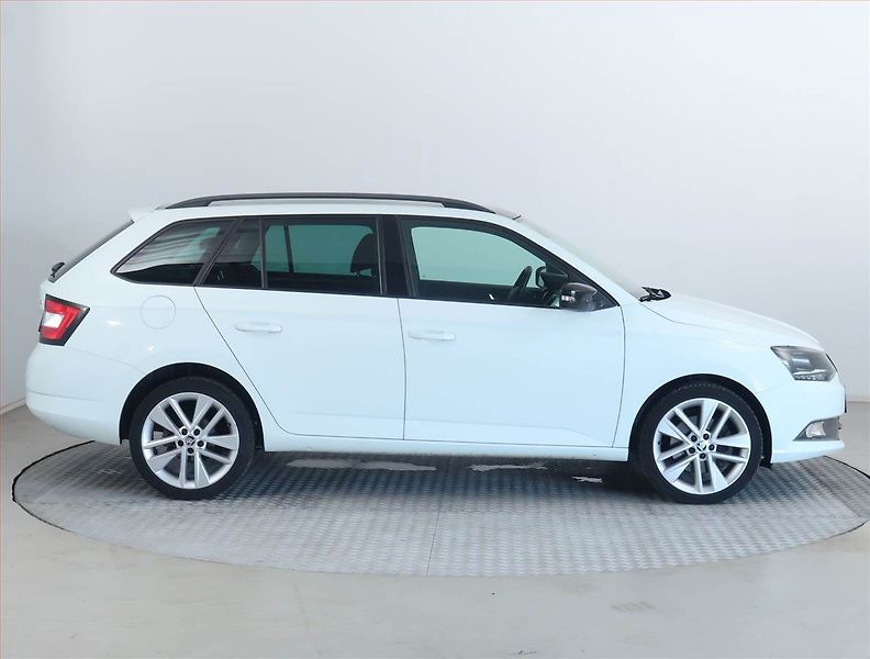 Škoda Fabia (2015) Style 1.2 TSI, Serv.kniha - fotka 6 z 18