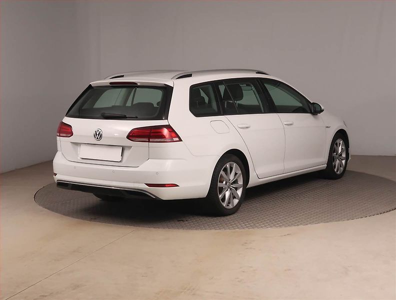 Volkswagen Golf (2020) Comfortline 1.5 TSI, ČR,1.maj - fotka 5 z 16