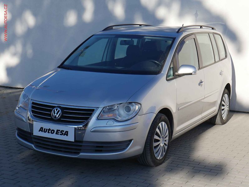 Volkswagen Touran (2009) 1.4TSi, AC, xenon - fotka 3 z 14