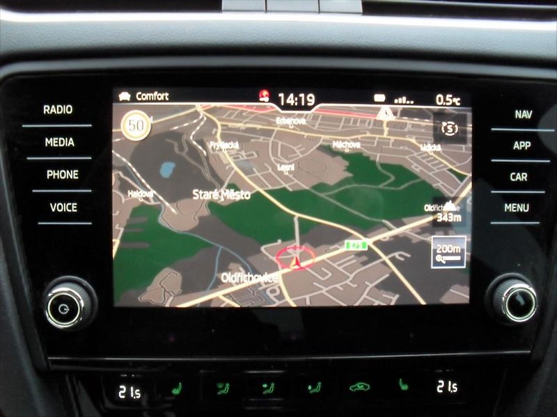 Škoda Octavia 2,0 RS 4x4 DSG LED Panoram DPH - fotka 28 z 31