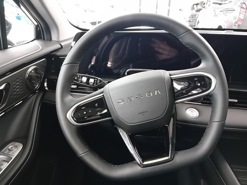 Omoda 5 PREMIUM 1,6TGDI, ČR, 1.MAJ - fotka 16 z 21