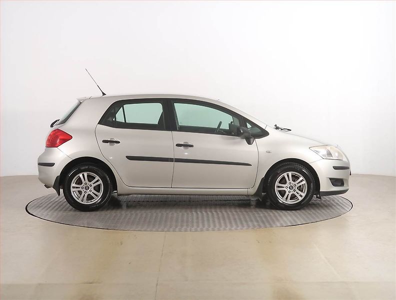 Toyota Auris (2009) 1.3 Dual VVT-i, Park. senzory - fotka 6 z 15