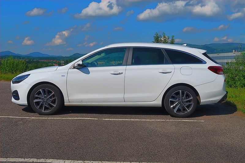 Hyundai i30 (2021) Style 1.5 T-GDI MHEV, Automat - fotka 3 z 16
