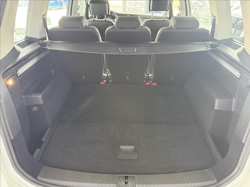Volkswagen Touran 1,2   TSI,COMFORTLINE,SERVISKA - fotka 21 z 22
