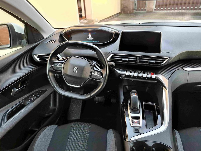 Peugeot 5008 (2020) 1,2 PT EAT8 17ALU PDC NAVI - fotka 18 z 22