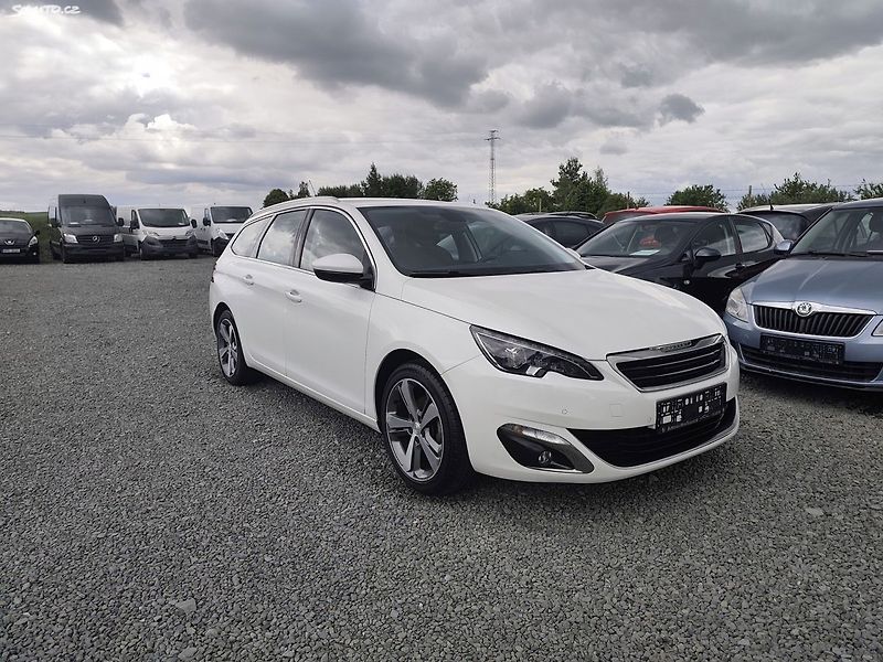 Peugeot 308 (2015) - fotka 10 z 40